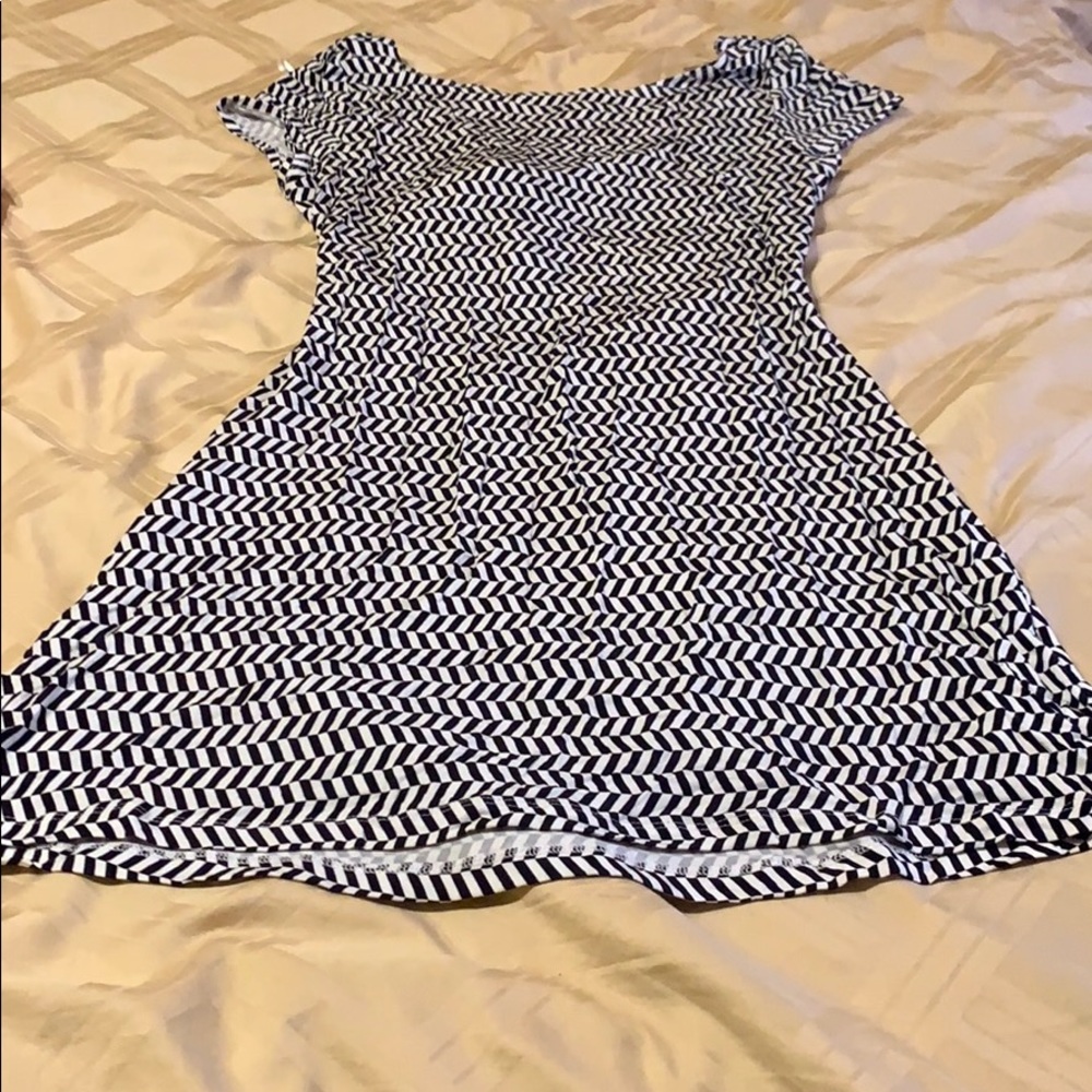 Tie back b/w patterned summer dress by Tart